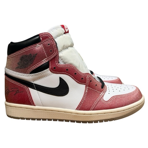 Air Jordan 1 Retro High OG SP X Trophy Room ‘Chicago’ sneakers. Size 8M. main image 12